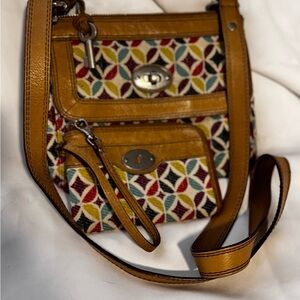 Fossil cross body Women's Bag with matching wristlet wallet.